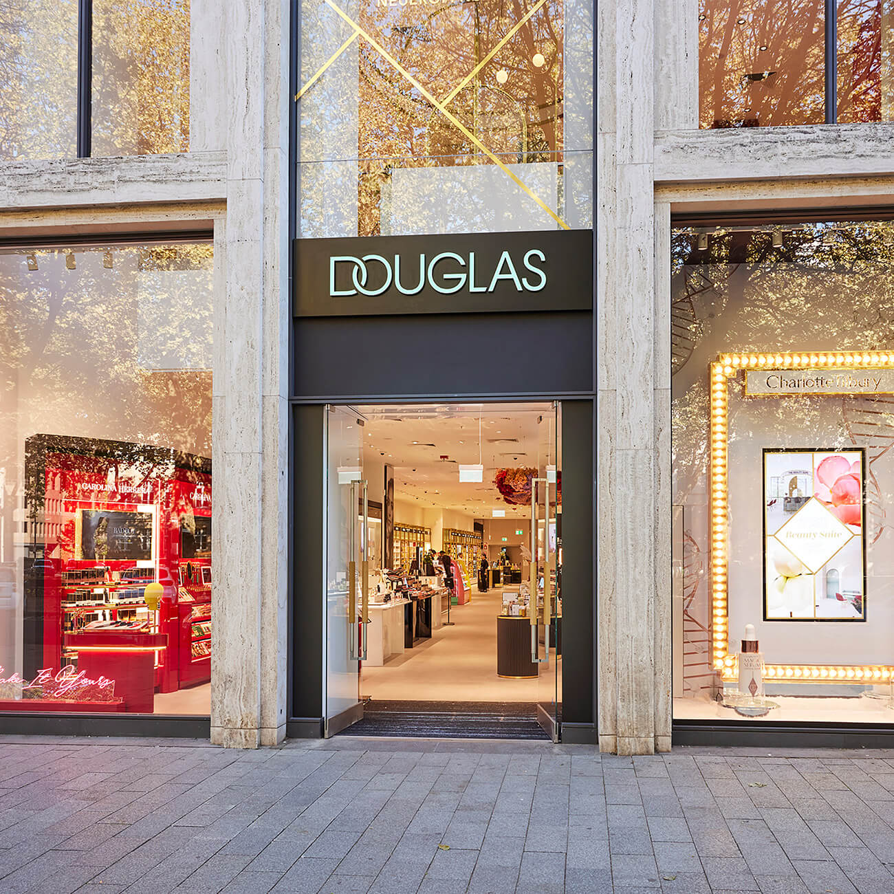 About Das ist DOUGLAS DOUGLAS Jobs & Karriere Behind Beauty