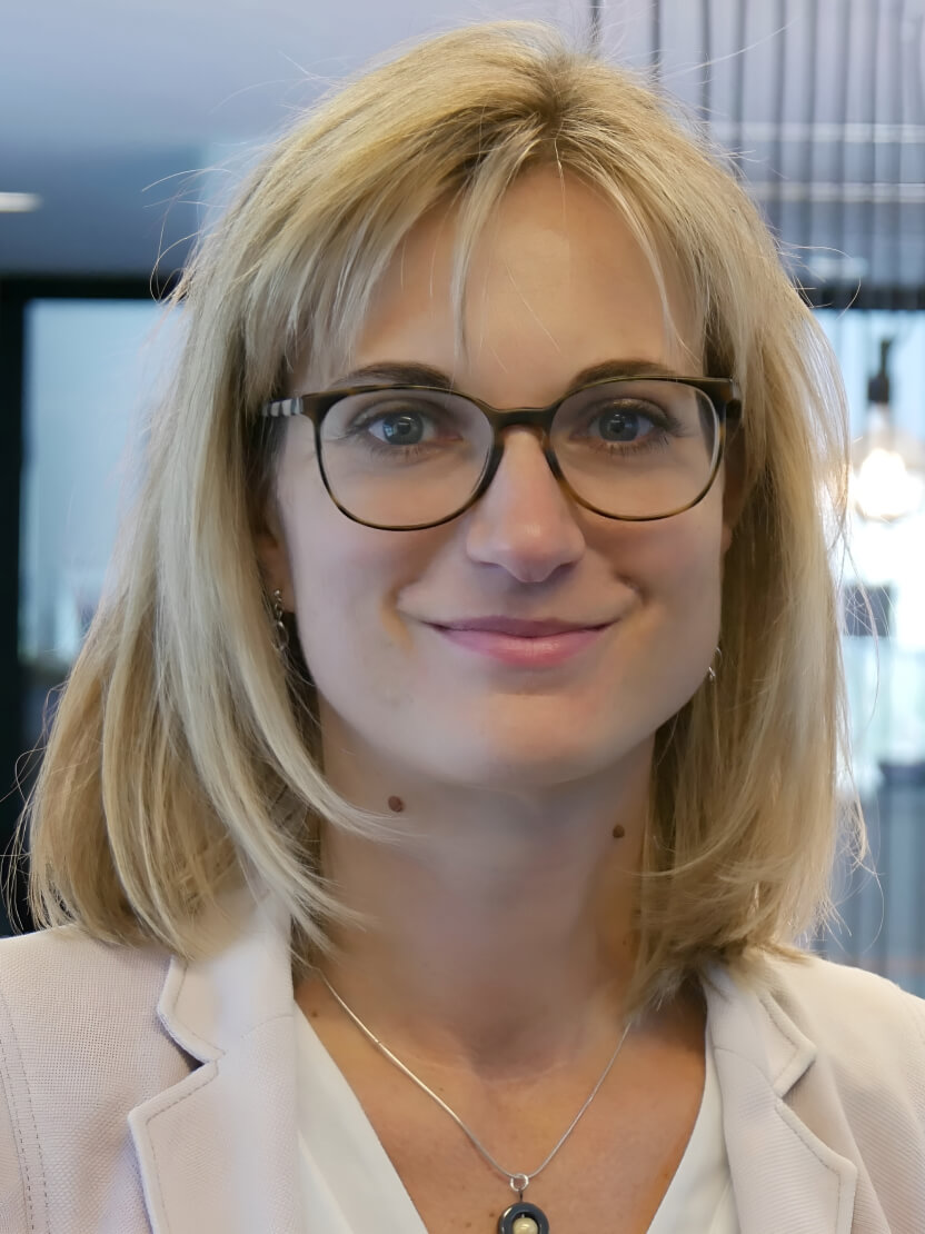 People DOUGLAS Karriere Behind Beauty